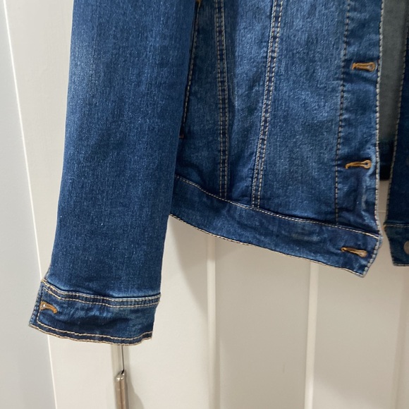 Dark denim lightly distressed Jean jacket TORRID size 1 (plus) - Picture 5 of 17